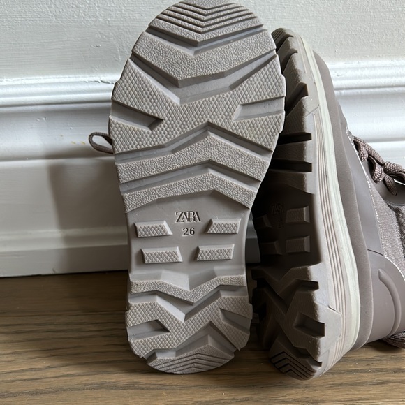 Hiking boots size 26 - Picture 3 of 3